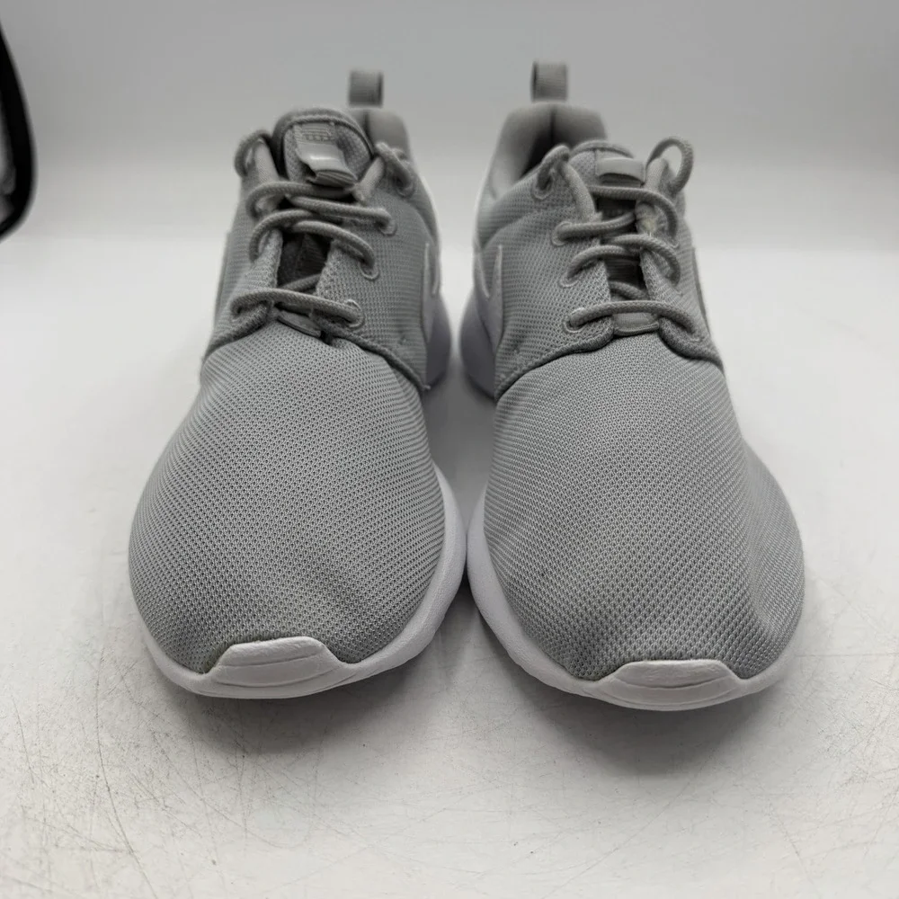 Nike Roshe One Running Shoes Youth Size 4 Y Wolf Grey White Sneakers 599728-033